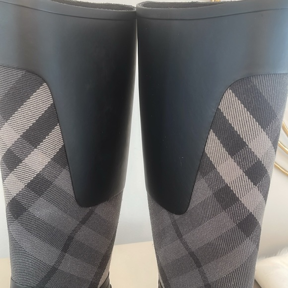 Burberry Rain Boots Signature House Check Black/Grey Size 39 EUC - Picture 6 of 13